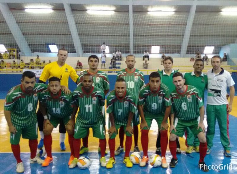 Equipe de Futsal Masculino de Bragança Paulista entra em quadra na