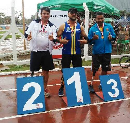 Município de Araras - Equipe feminina de tênis conquista o bronze